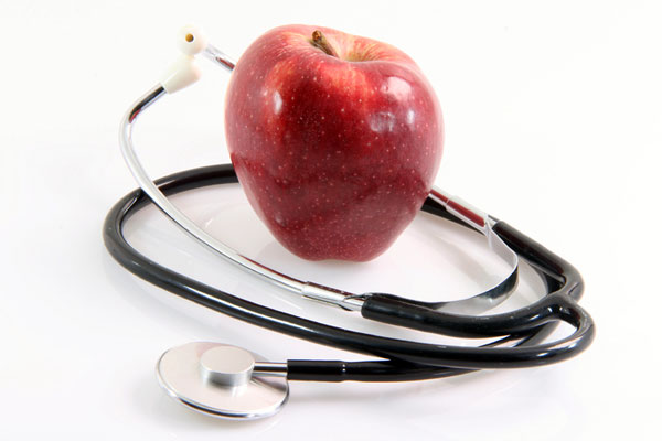 health picture - red apple and stethoscope